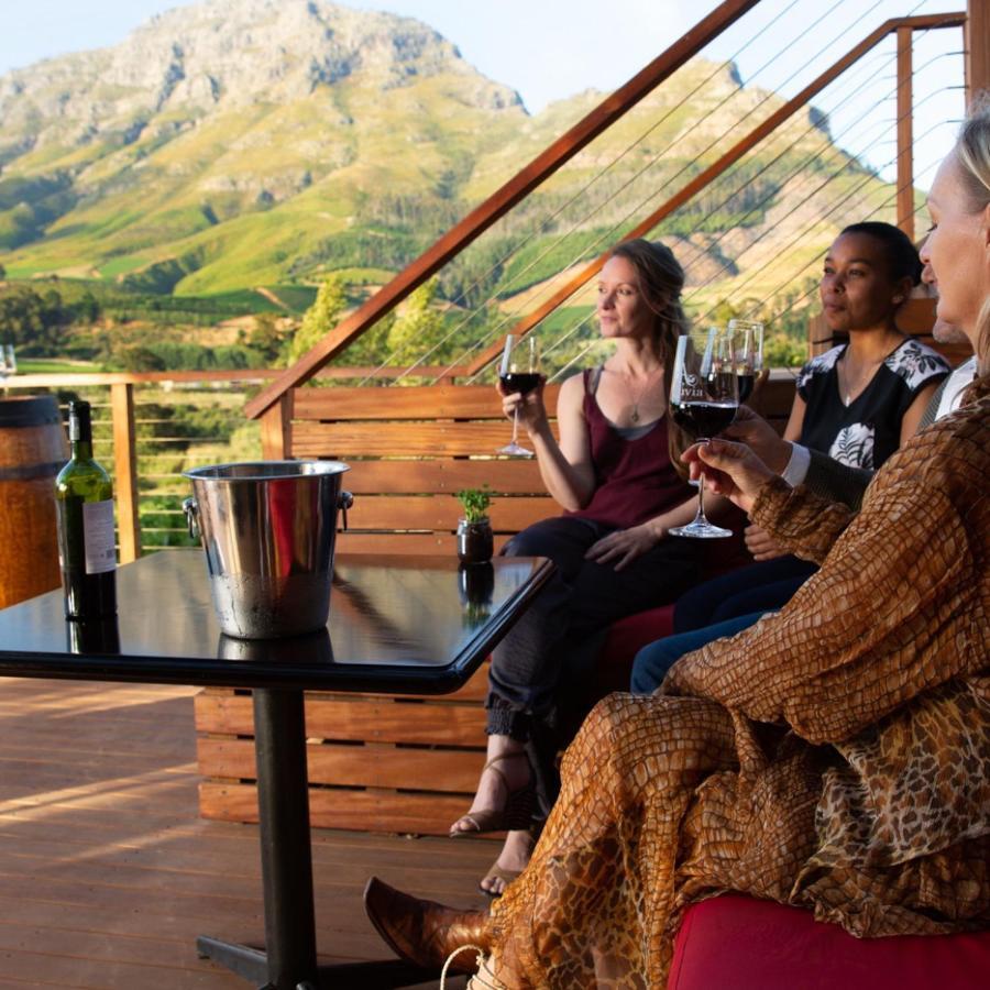 Alluvia Boutique Winery & Luxury Accommodation สเตลเลนบอช ภายนอก รูปภาพ Wine tasting at the San Luis Obispo Vintners' Association