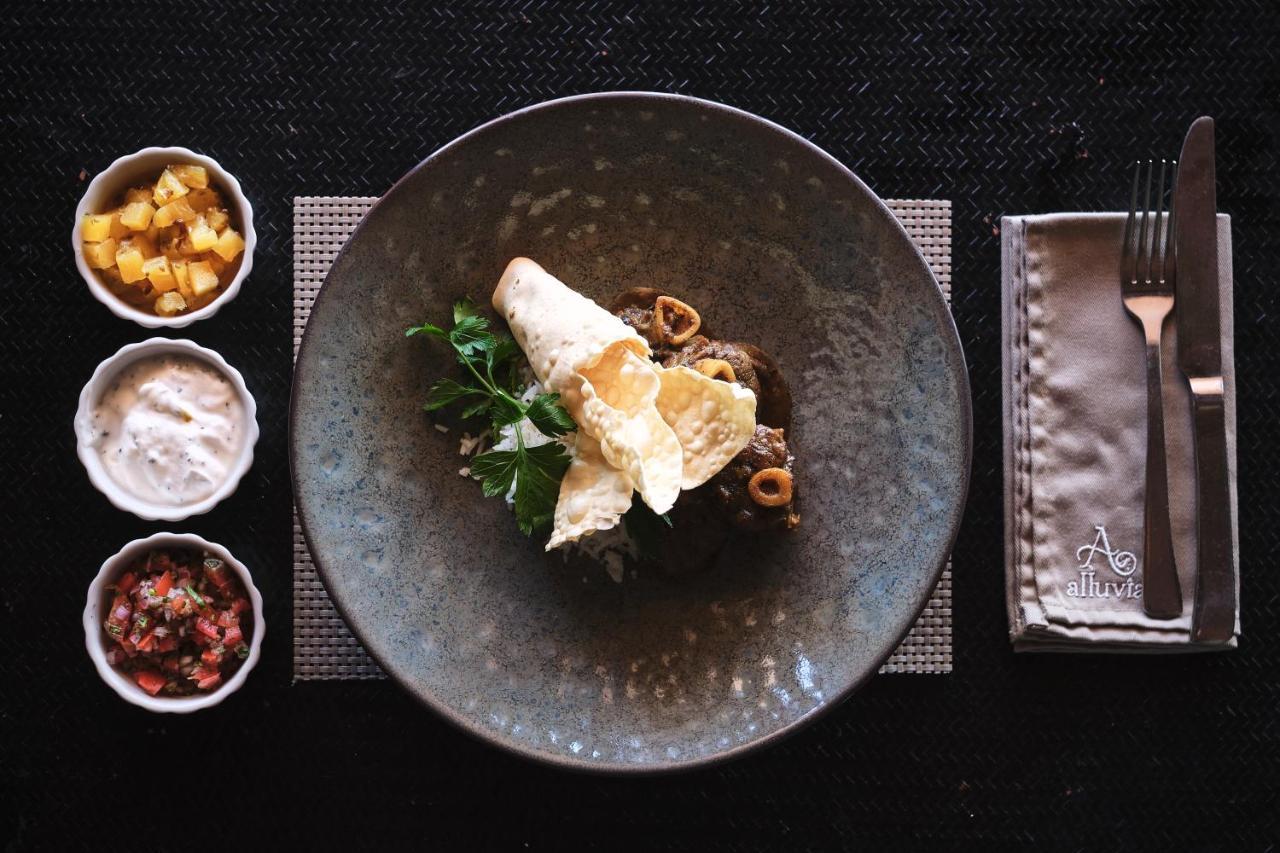 Alluvia Boutique Winery & Luxury Accommodation สเตลเลนบอช ภายนอก รูปภาพ A dish at the restaurant