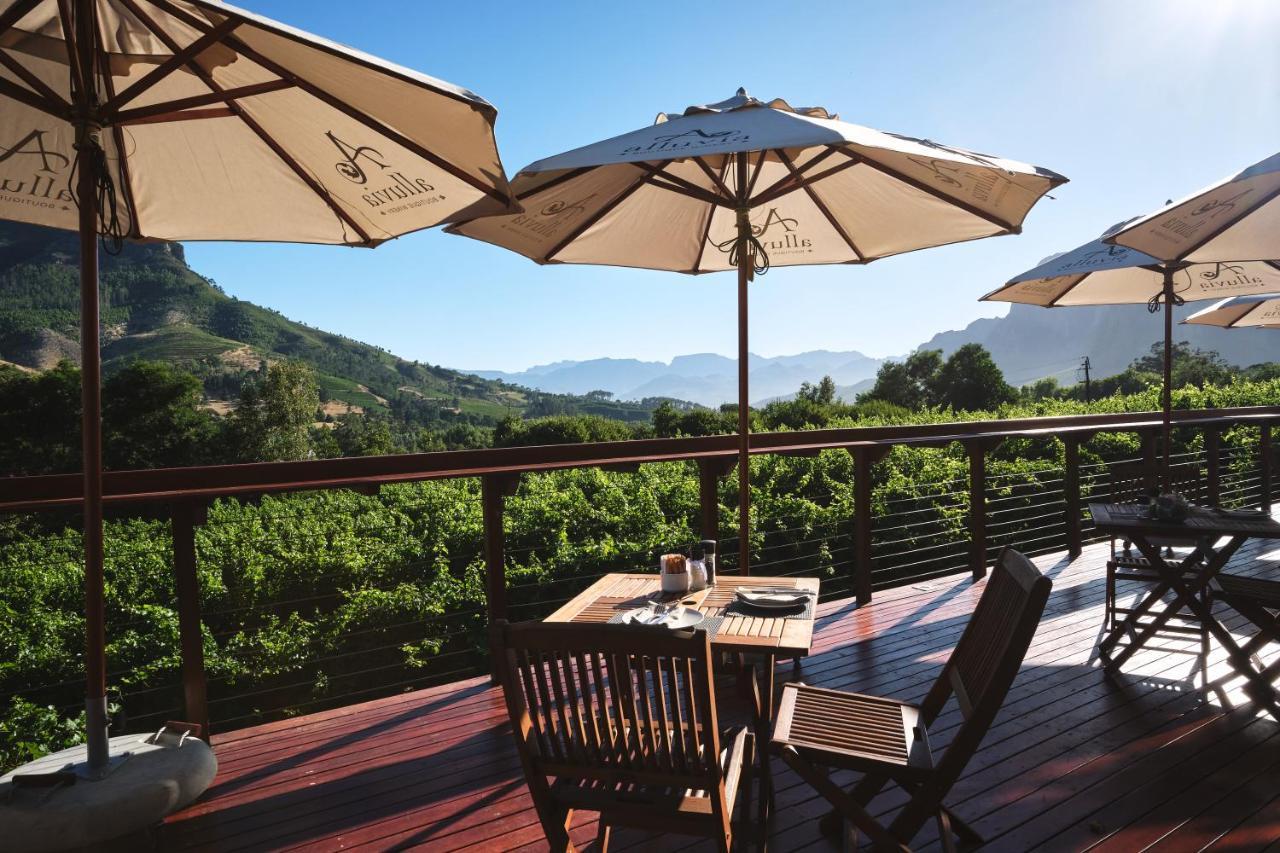 Alluvia Boutique Winery & Luxury Accommodation สเตลเลนบอช ภายนอก รูปภาพ The restaurant at the Château de Chaumont