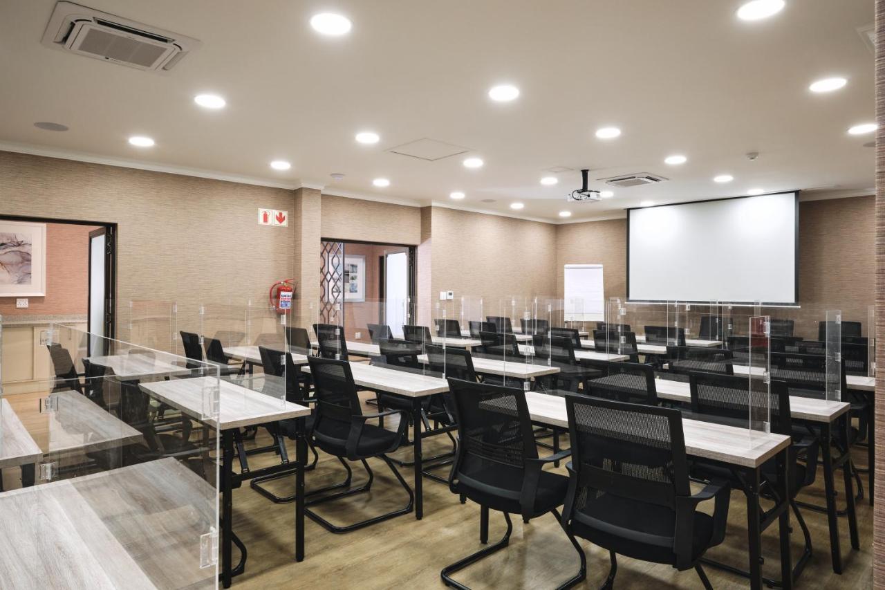 Alluvia Boutique Winery & Luxury Accommodation สเตลเลนบอช ภายนอก รูปภาพ Classroom