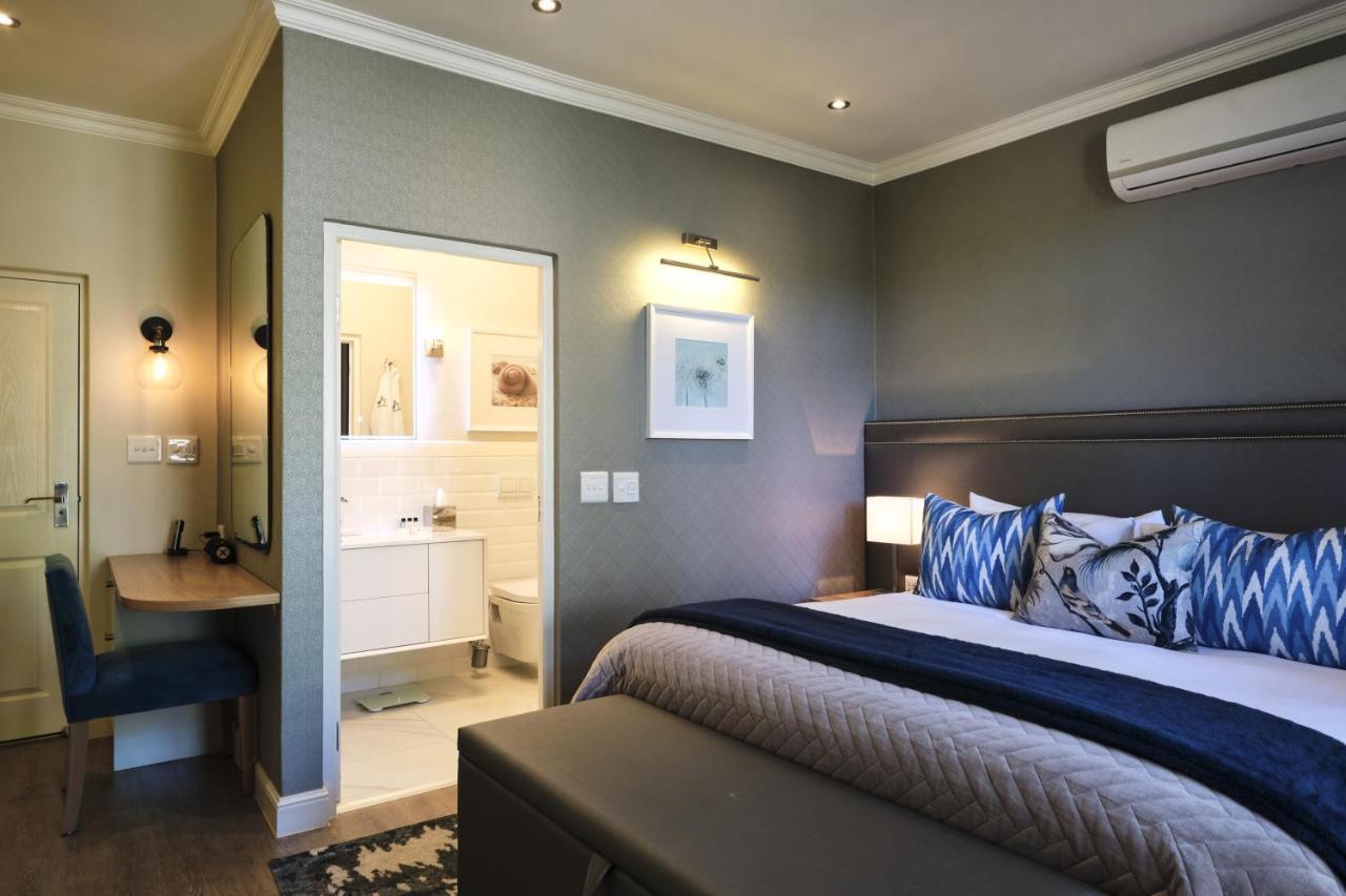 Alluvia Boutique Winery & Luxury Accommodation สเตลเลนบอช ภายนอก รูปภาพ A bedroom at the Oyster Box