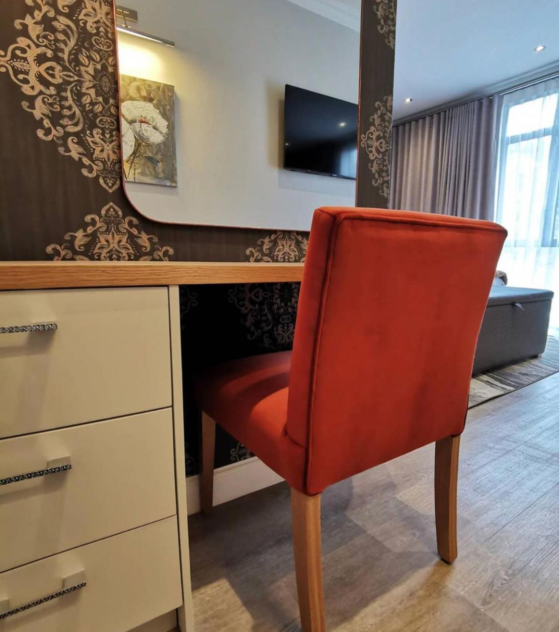 Alluvia Boutique Winery & Luxury Accommodation สเตลเลนบอช ห้อง รูปภาพ A chair