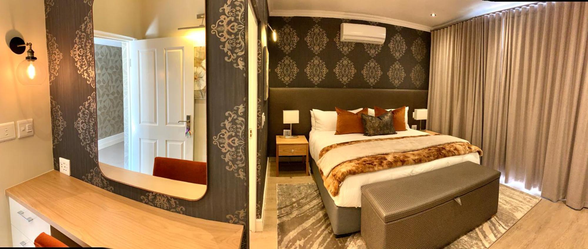 Alluvia Boutique Winery & Luxury Accommodation สเตลเลนบอช ห้อง รูปภาพ A bedroom at the Cape Heritage