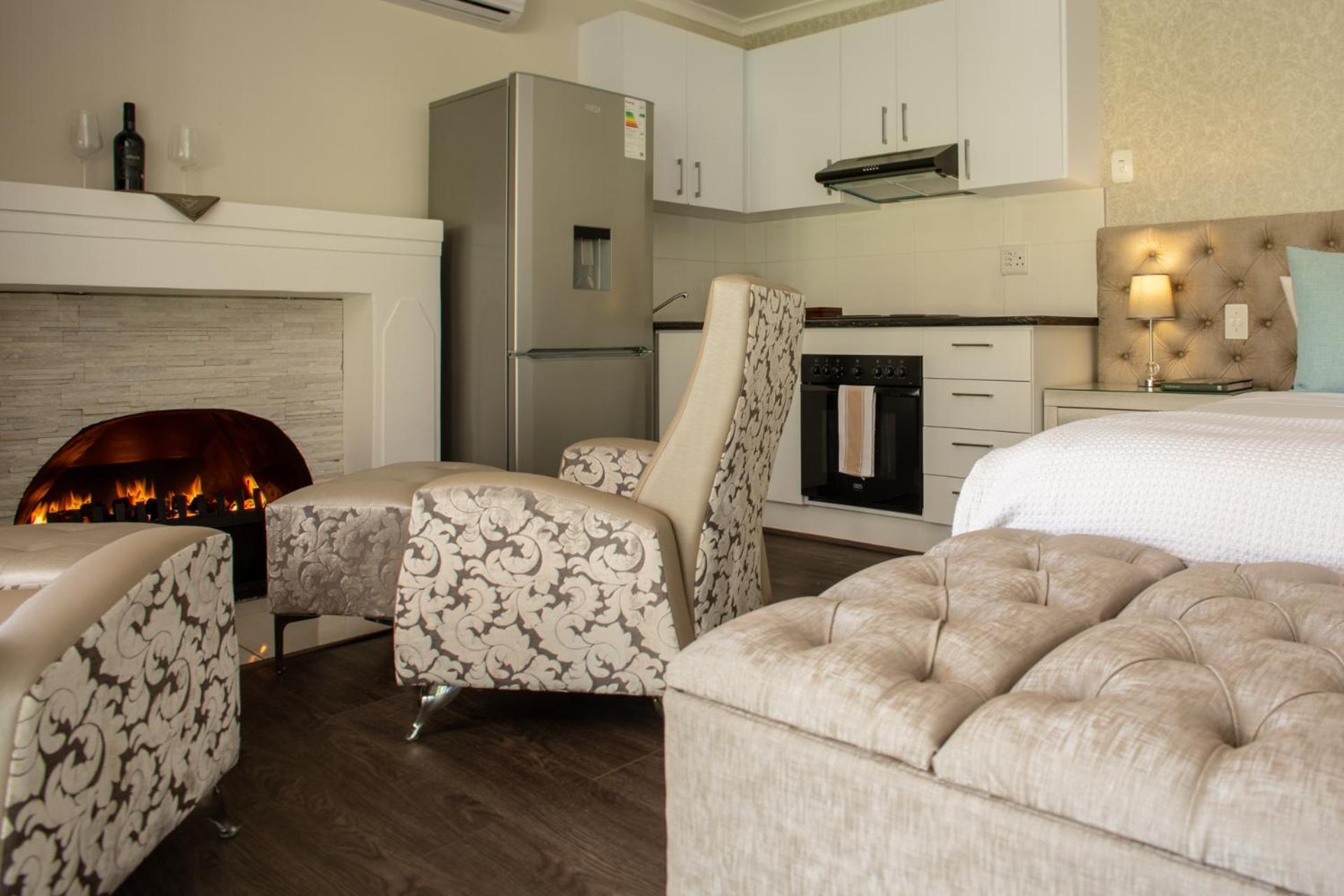 Alluvia Boutique Winery & Luxury Accommodation สเตลเลนบอช ห้อง รูปภาพ A suite at the Cape Heritage
